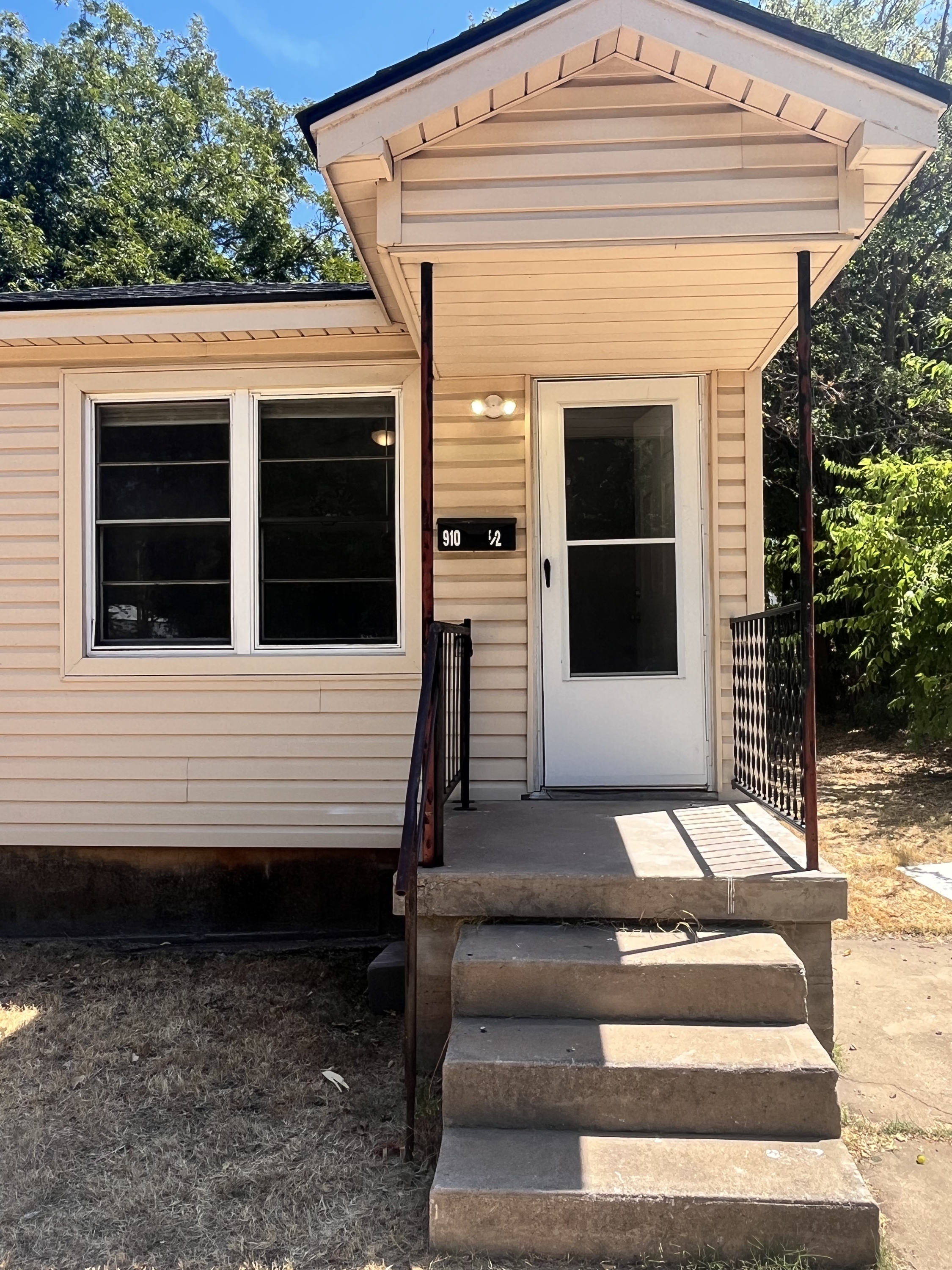 910 Southwest 7th Street - 2